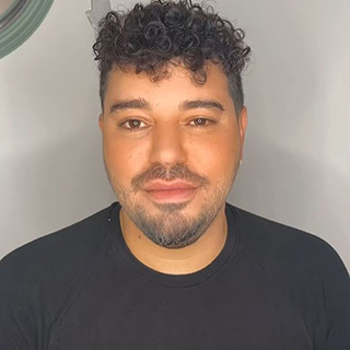 אדריאן חמיאס מורה לאיפור